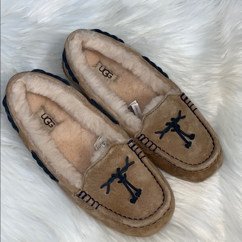 UGG Brett Slip on Moccasin Slippers Wool Lined Brown Braided Details Size 7